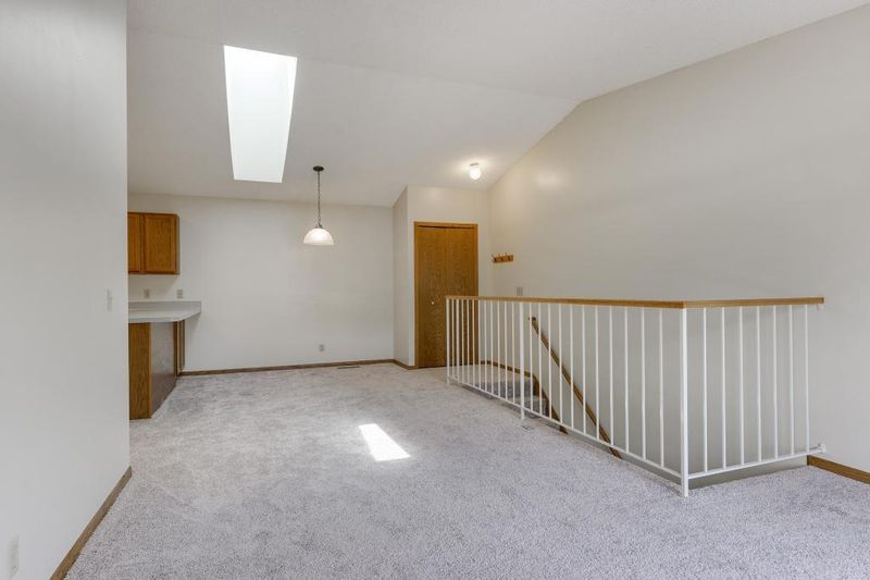 792 Parkside Dr #792H, Vadnais Heights, MN 55127