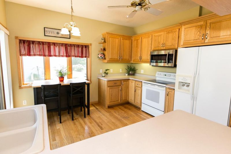 6975 Meadow Ct, Hugo, MN 55038