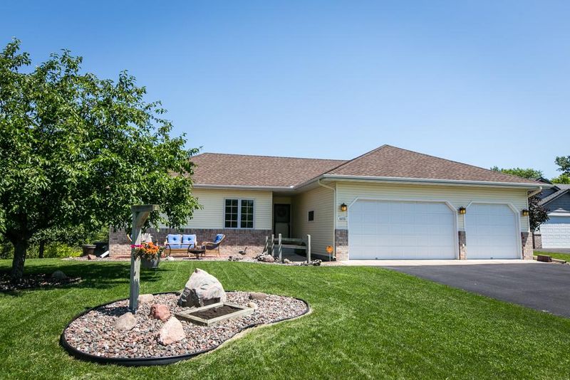 6975 Meadow Ct, Hugo, MN 55038