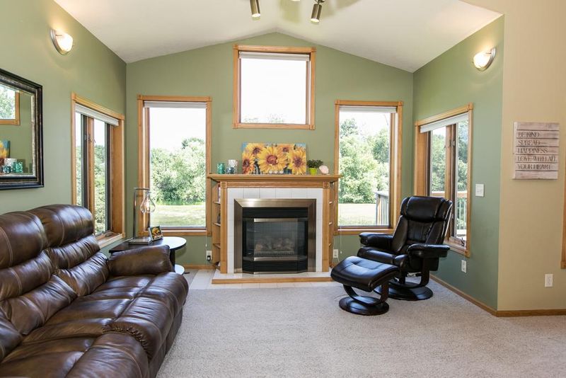 6975 Meadow Ct, Hugo, MN 55038