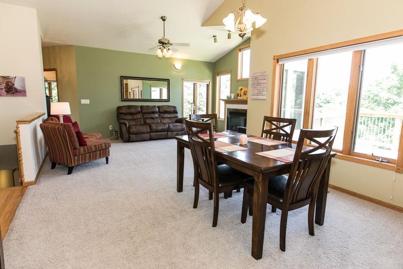 6975 Meadow Ct, Hugo, MN 55038