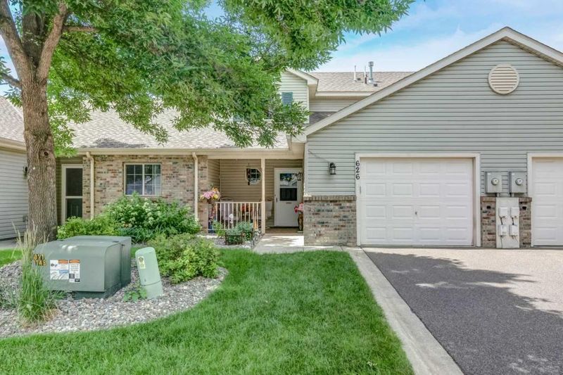 626 Monn Ave, Vadnais Heights, MN 55127