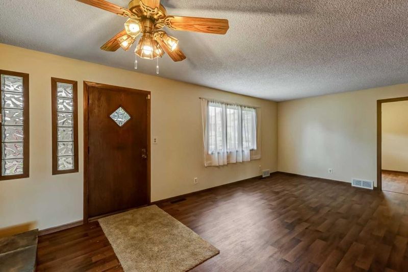 648 Ivy Ave E, Saint Paul, MN 55106