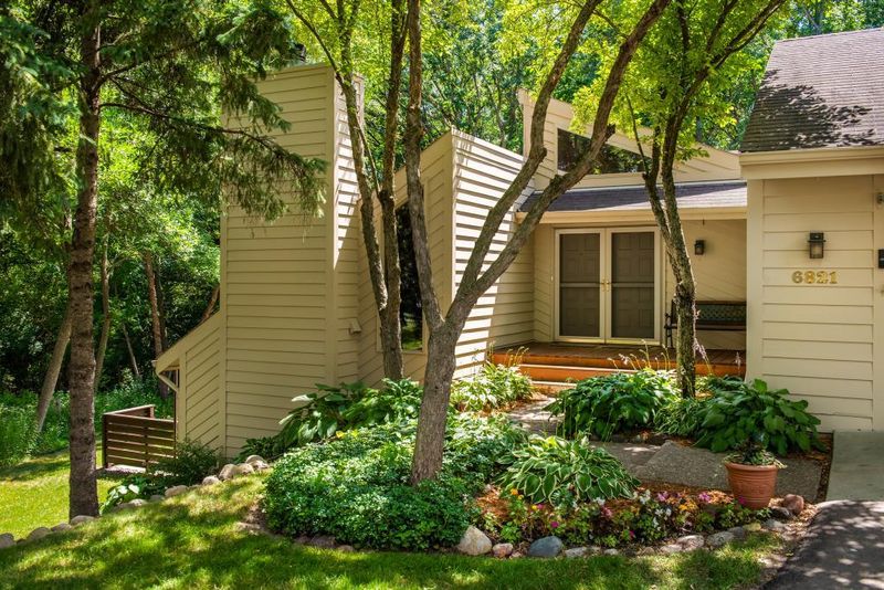 6821 W 83rd Street Ter, Bloomington, MN 55438
