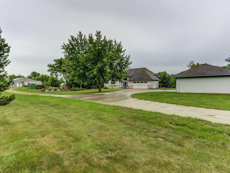 8625 237th St E, Lakeville, MN 55044