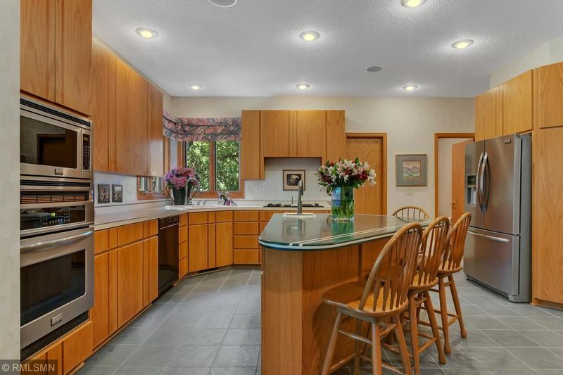1235 Mill Creek Cir, Saint Cloud, MN 56303