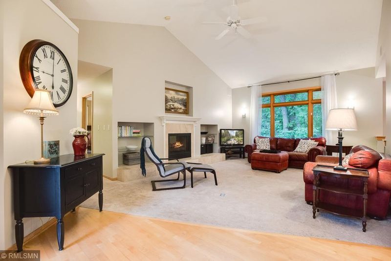 506 Lambert Creek Ln, Vadnais Heights, MN 55127