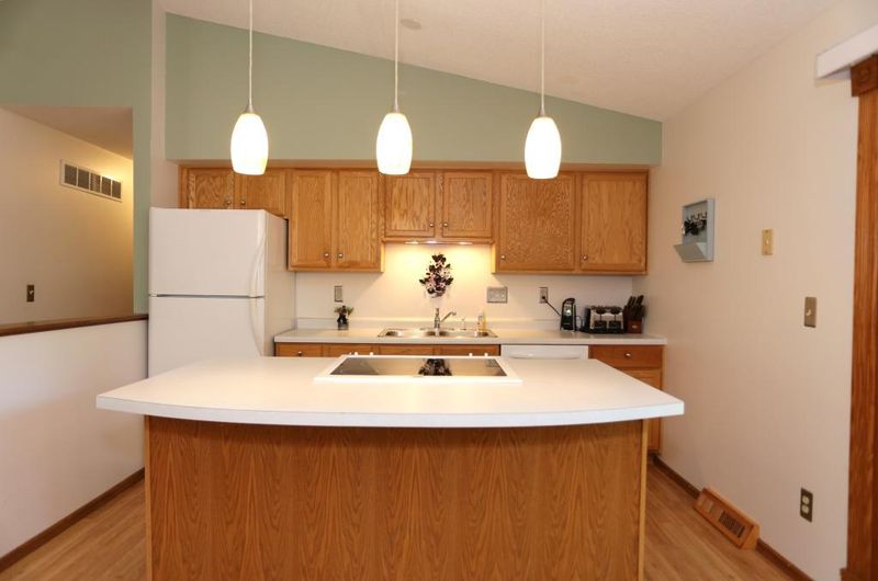 412 Del Rio Dr, Chanhassen, MN 55317