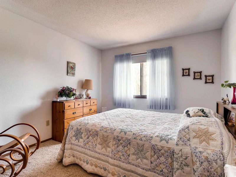 1369 4th St W, Hastings, MN 55033