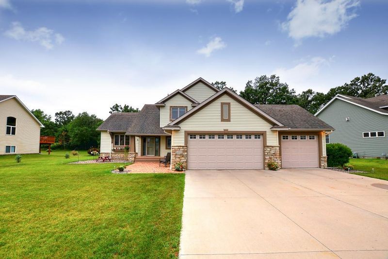 4911 382nd Dr, North Branch, MN 55056