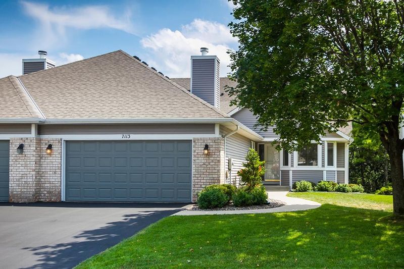 7113 Oak Pointe Curve, Bloomington, MN 55438