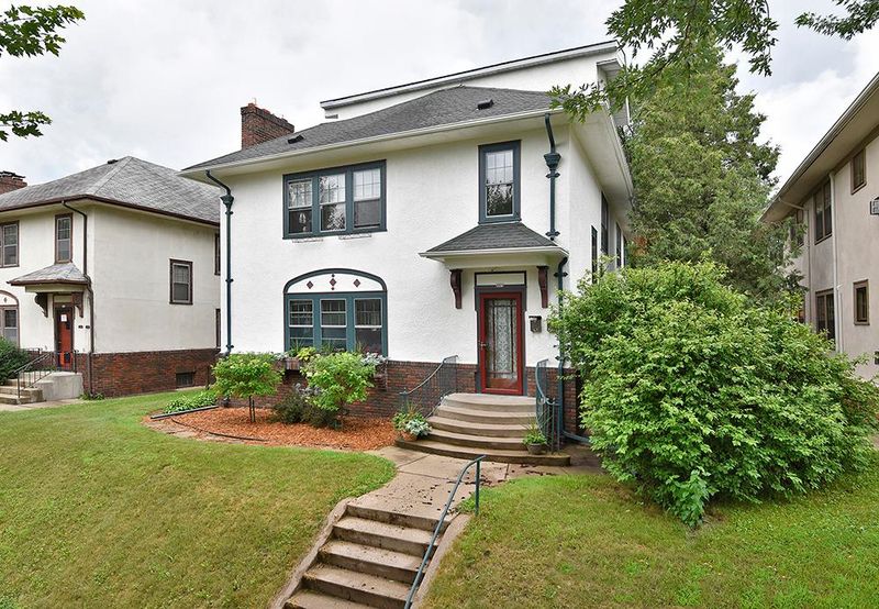 998 Goodrich Ave, Saint Paul, MN 55105