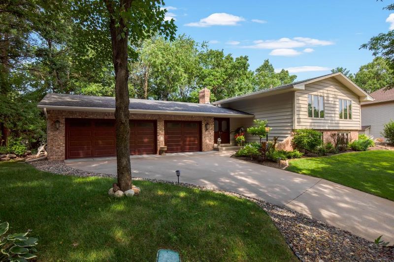 413 Brandywine Dr, Burnsville, MN 55337