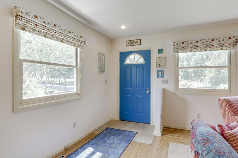 582 Saratoga St S, Saint Paul, MN 55116