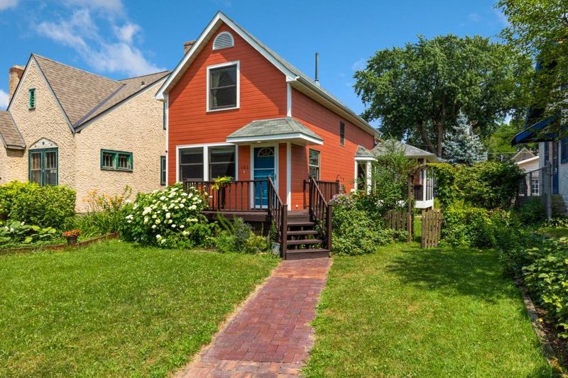 582 Saratoga St S, Saint Paul, MN 55116