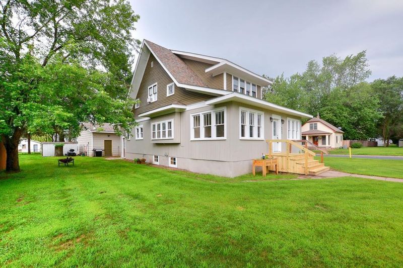 6443 Cedar St, North Branch, MN 55056