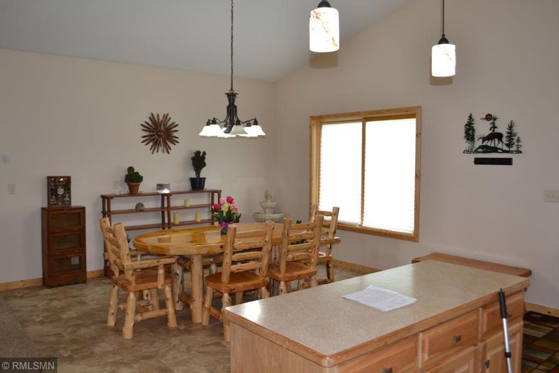 8 1st St SW, Crosby, MN 56441