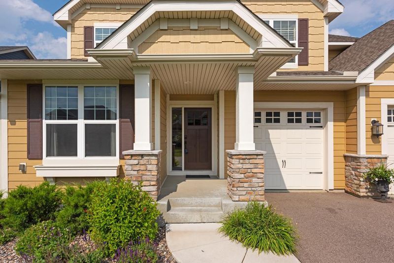 8778 Bellevue Ct, Chanhassen, MN 55317