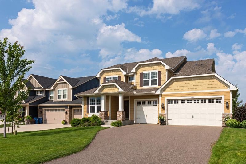 8778 Bellevue Ct, Chanhassen, MN 55317