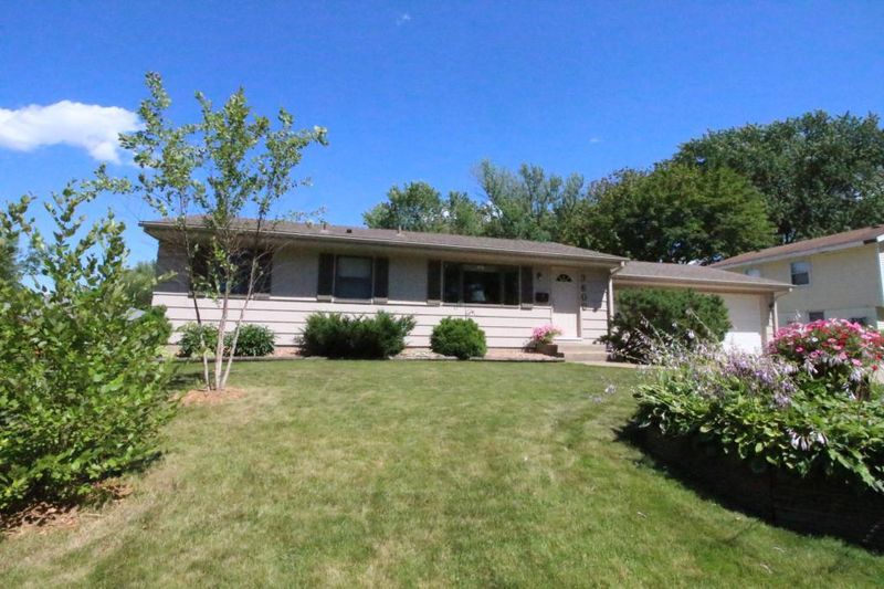 3800 Independence Ave N, New Hope, MN 55427