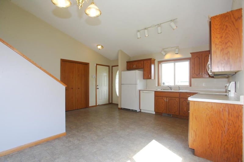 1621 Forest Glen Cir, Saint Augusta, MN 56301