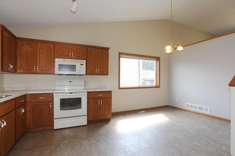 1621 Forest Glen Cir, Saint Augusta, MN 56301