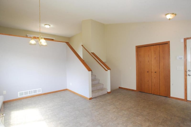 1621 Forest Glen Cir, Saint Augusta, MN 56301