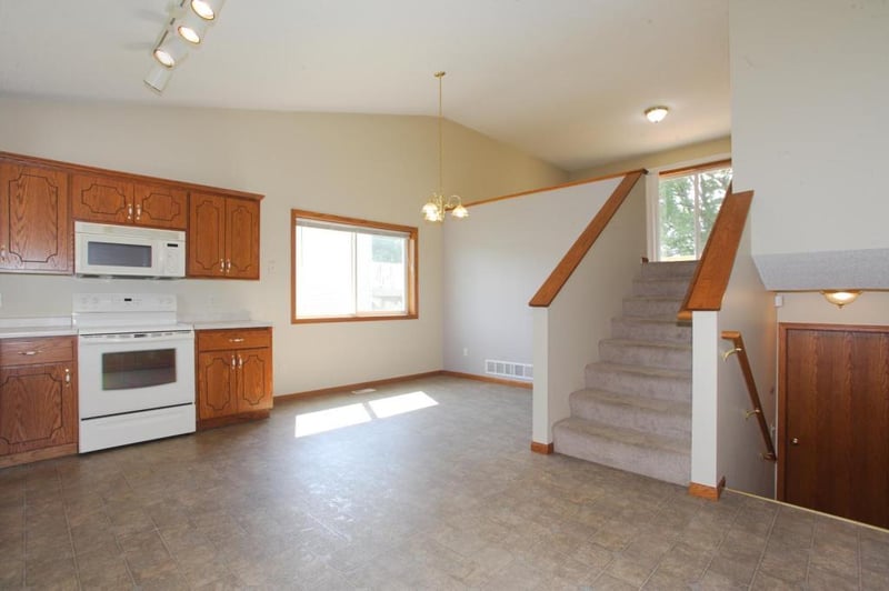 1621 Forest Glen Cir, Saint Augusta, MN 56301