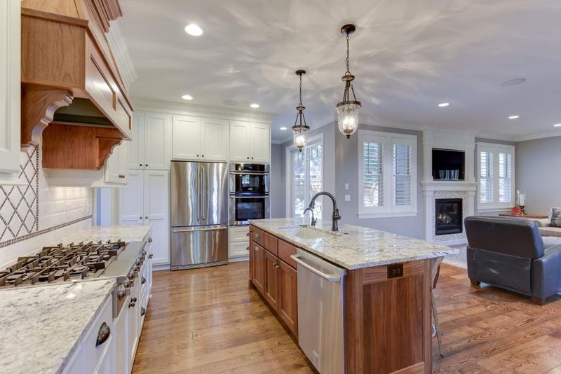 6844 Point Dr, Edina, MN 55435