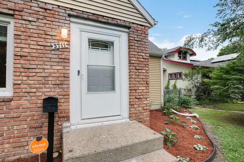 3711 Thomas Ave N, Minneapolis, MN 55412
