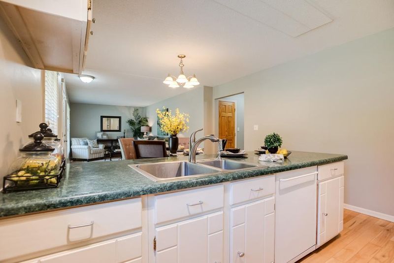 5216 W 140th St, Savage, MN 55378