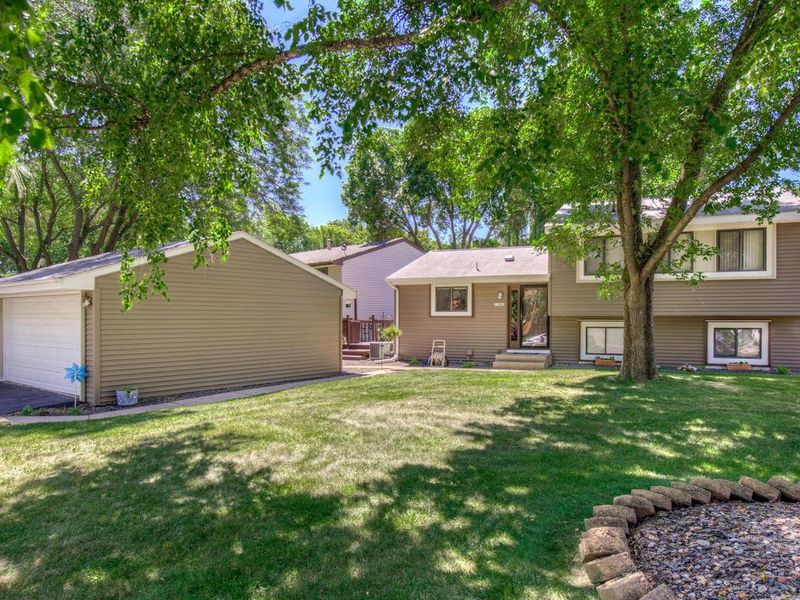 11441 Red Fox Dr, Maple Grove, MN 55369