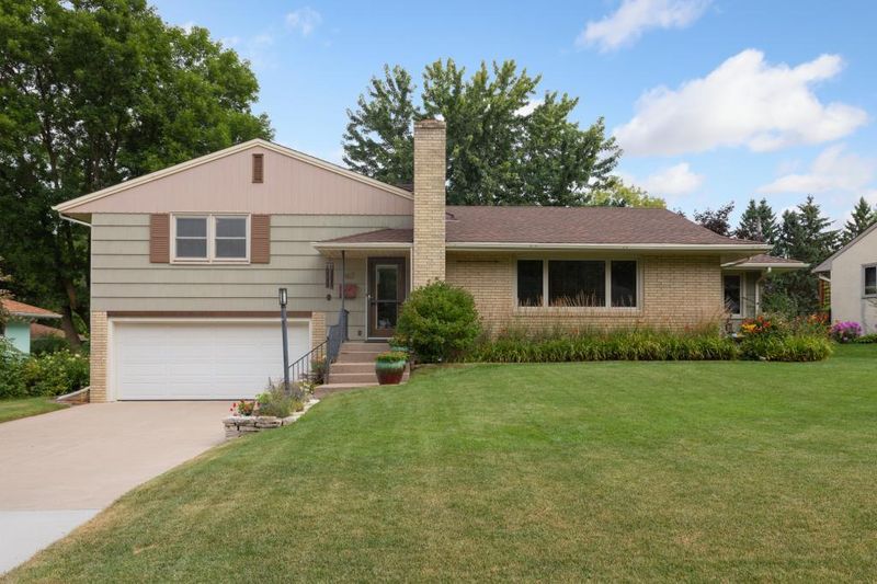 367 Edith Dr, West Saint Paul, MN 55118
