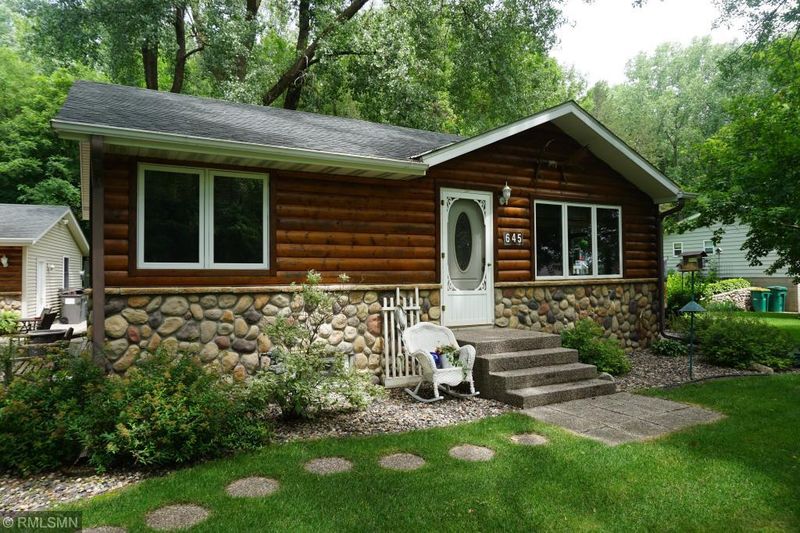 645 Creek Rd, Chaska, MN 55318