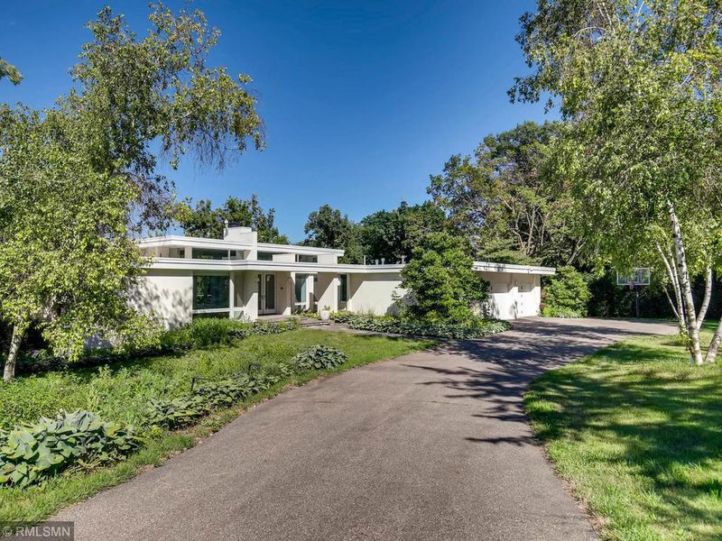1485 Green Trees Rd, Wayzata, MN 55391