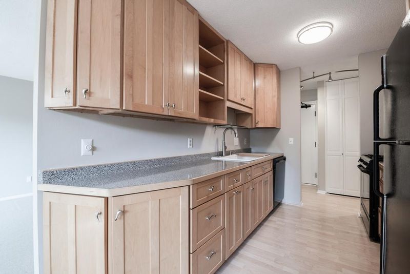 4101 Parklawn Ave #321, Edina, MN 55435
