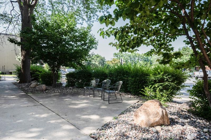 4101 Parklawn Ave #321, Edina, MN 55435