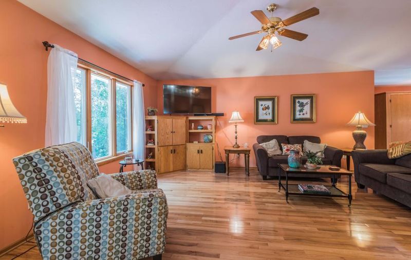 445 Ash St, Shakopee, MN 55379