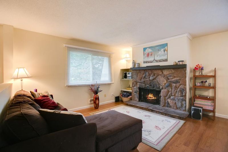 3704 Conroy Trl, Inver Grove Heights, MN 55076