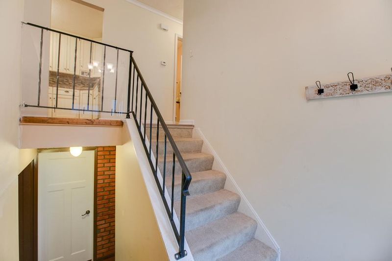 3704 Conroy Trl, Inver Grove Heights, MN 55076