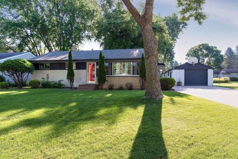 3812 Cranbrook Dr, White Bear Lake, MN 55110