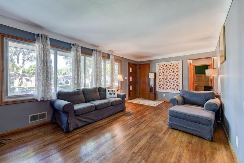 3812 Cranbrook Dr, White Bear Lake, MN 55110