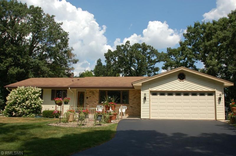 153 Beaumont Ct, Apple Valley, MN 55124