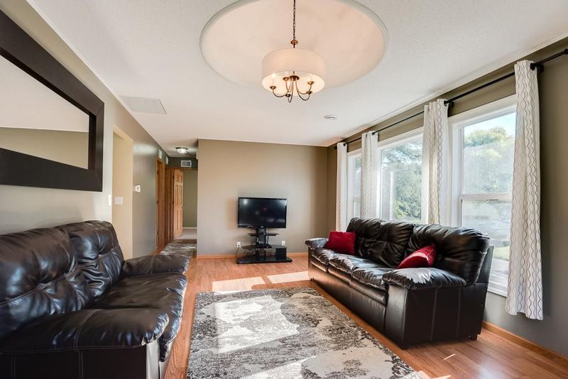 1685 Gull Ln, Mound, MN 55364