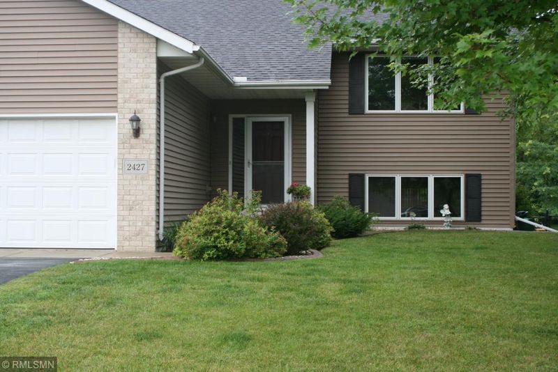 2427 Valley Dr, Northfield, MN 55057