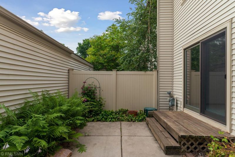 5519 E Oberlin Cir, Fridley, MN 55432