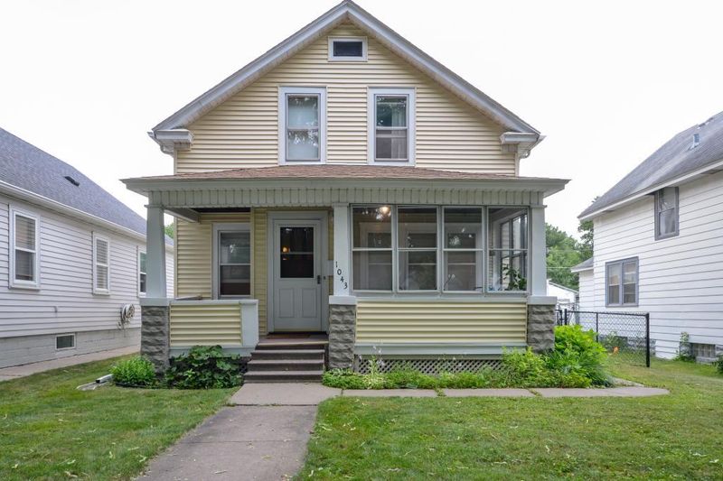1043 Geranium Ave E, Saint Paul, MN 55106