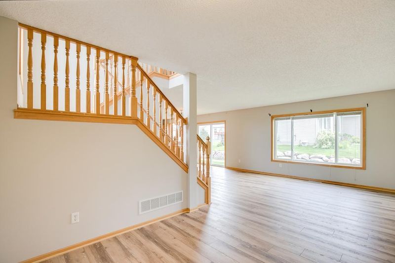 1749 Wyndam Dr, Shakopee, MN 55379