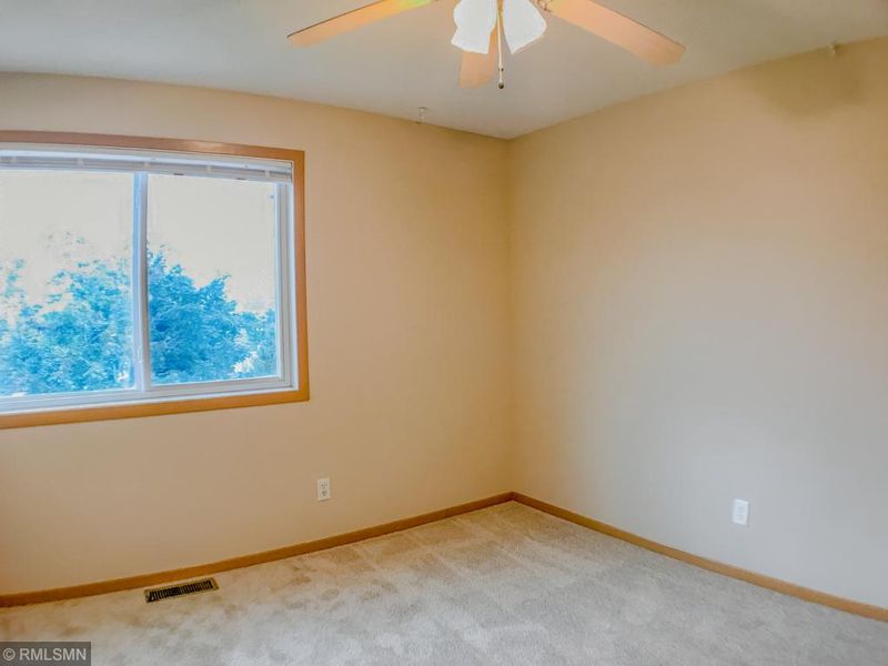 15564 Foghorn Ln, Apple Valley, MN 55124
