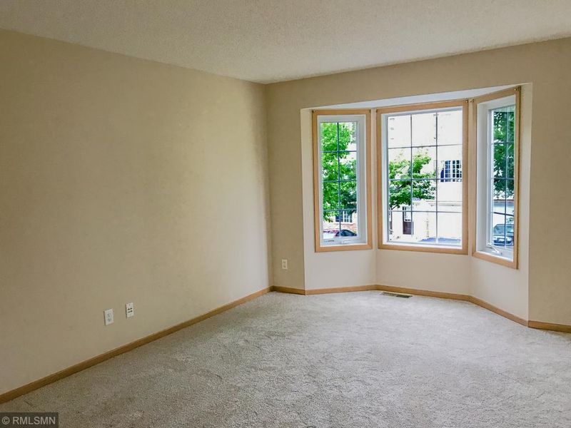 15564 Foghorn Ln, Apple Valley, MN 55124